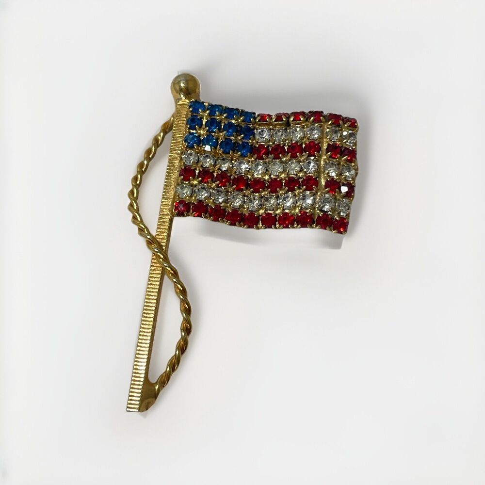 Vintage Rhinestone American Flag Brooch Gold Tone Patriotic Pin - Picture 1 of 3
